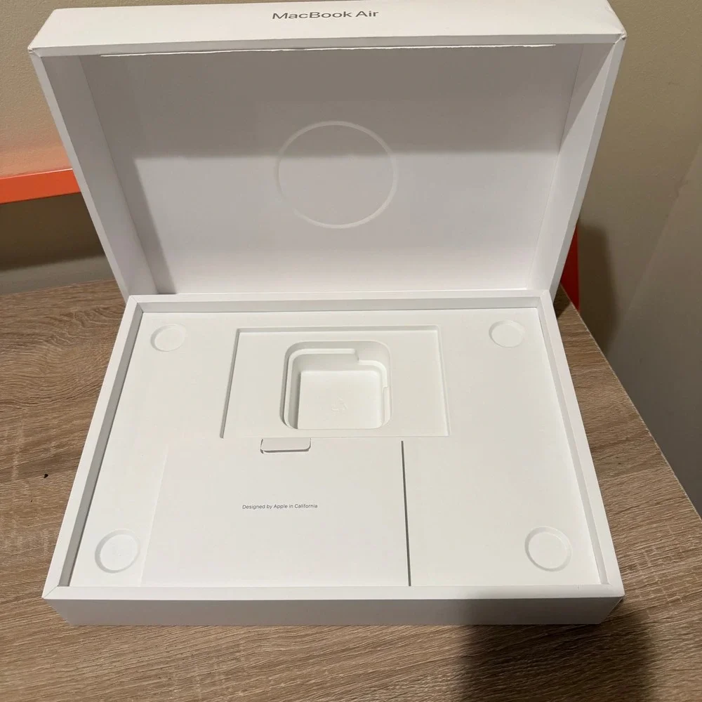 Apple MacBook Air 13 Chip 16GB 512GB Starlight A3113 EMPTY BOX